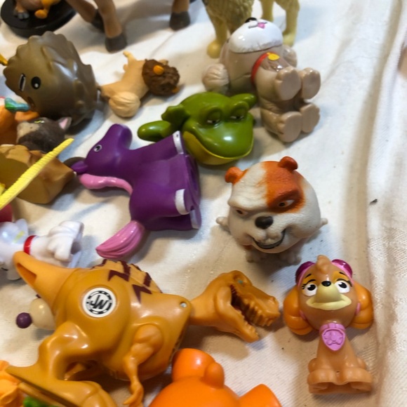 Junk Lot Of 72 Toy Animal Figurines Cows, Cats, Horses, Dogs, pigs, - Picture 9 of 9